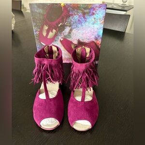 NIB • Joyfolie Foy Magenta /Purple Fringe Faux Suede Sandal • Youth 6 or Women 8